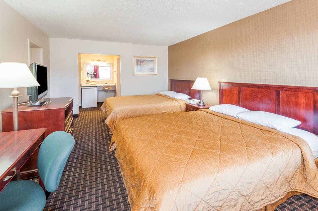 Super 8 Calgary Village Exterior foto